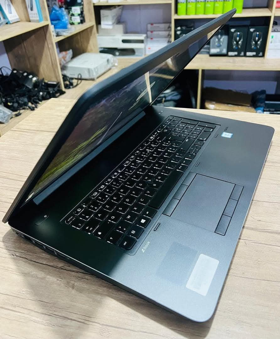 ✅  Hp Zbook 17 G3 *neuf – vignette 2